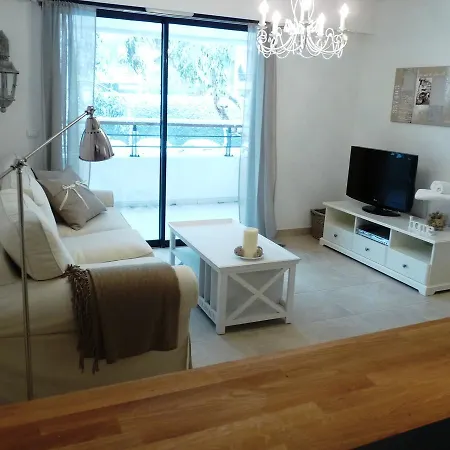 Elegant Two Bedroom With Modern Design And Terrace Close To Beaches And Center 546