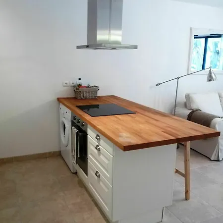 Elegant Two Bedroom With Modern Design And Terrace Close To Beaches And Center 546